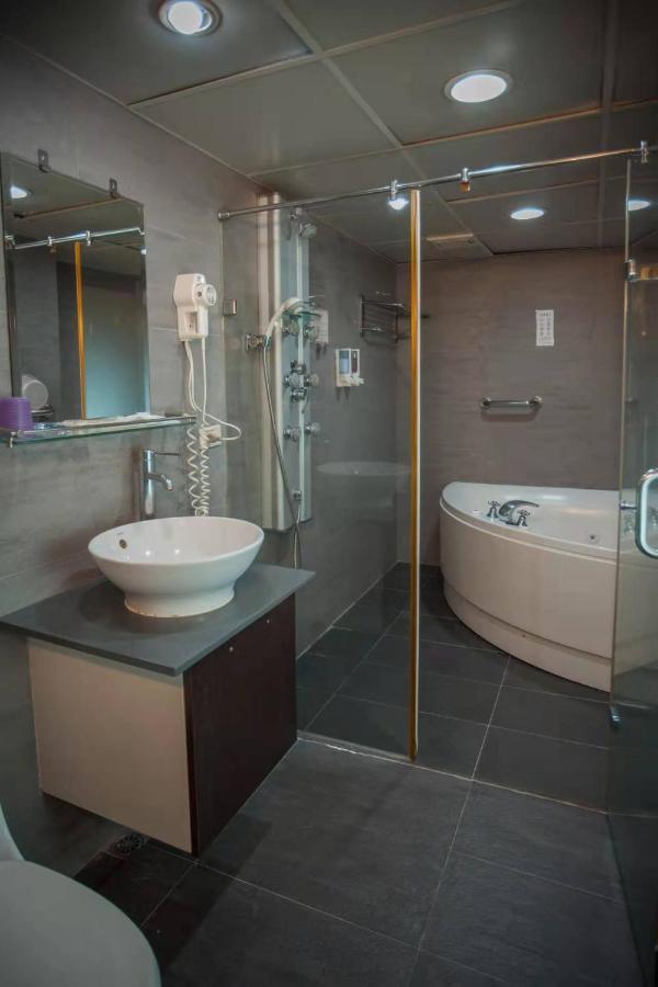Showart Hotel Tajpej Buitenkant foto